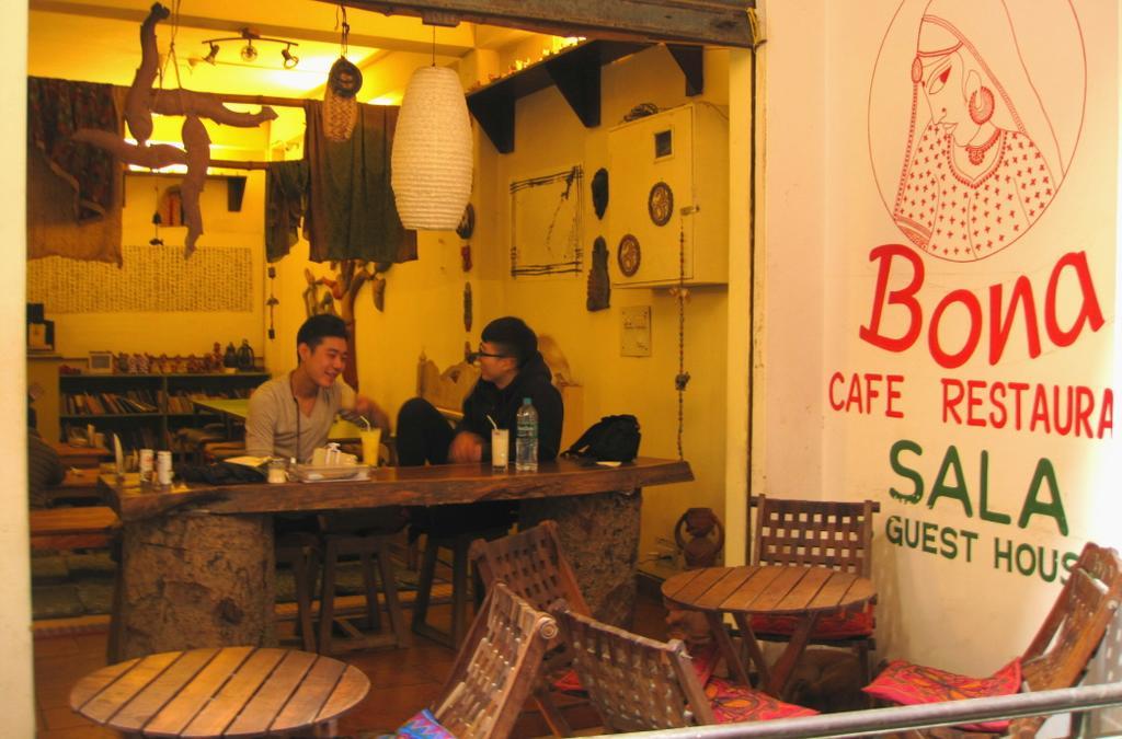 Bona Cafe Restaurant & Sala Guest House Bénarès Extérieur photo
